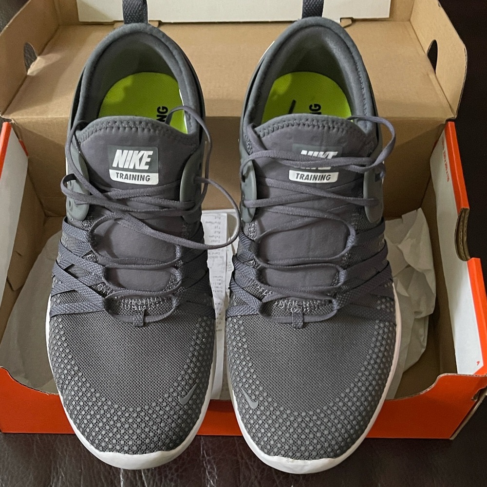 Nike Women’s Nike Free TR 7 Dark Gray Athletic Shoes